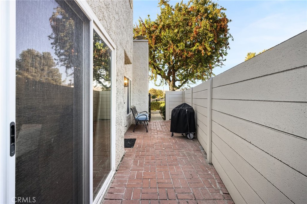 Photo 3 of 25 of 5646 E Los Angeles Avenue townhome