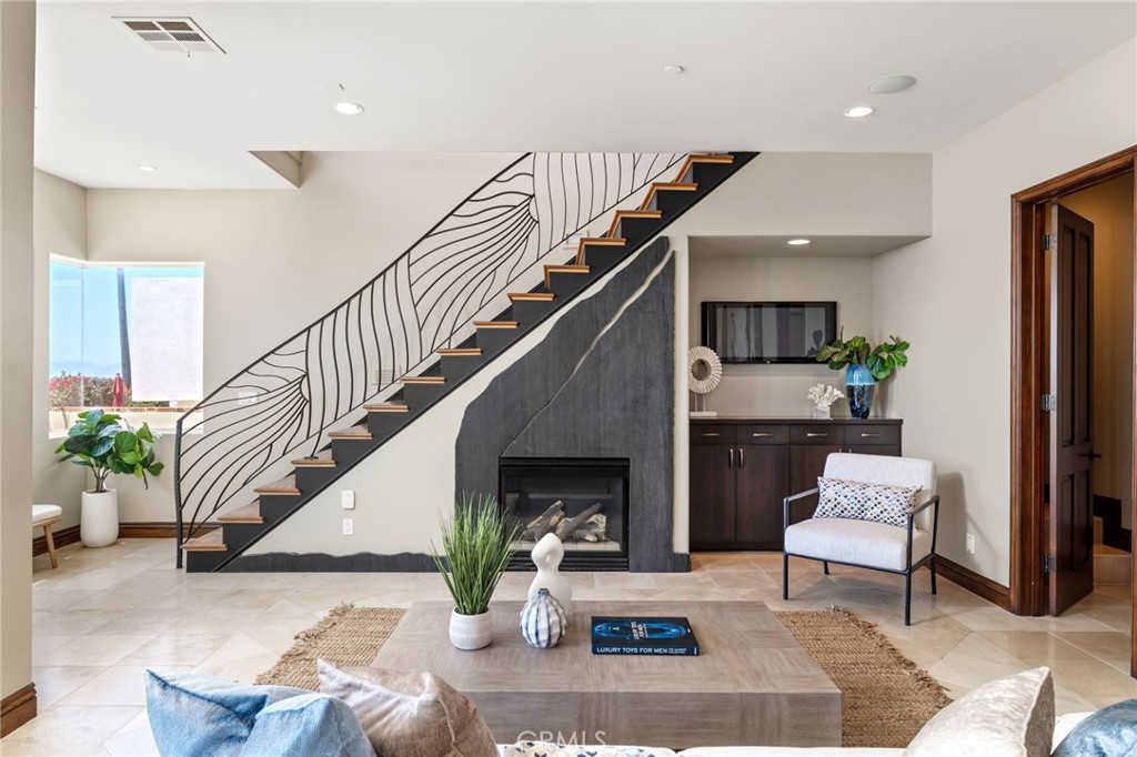 4308 The Strand