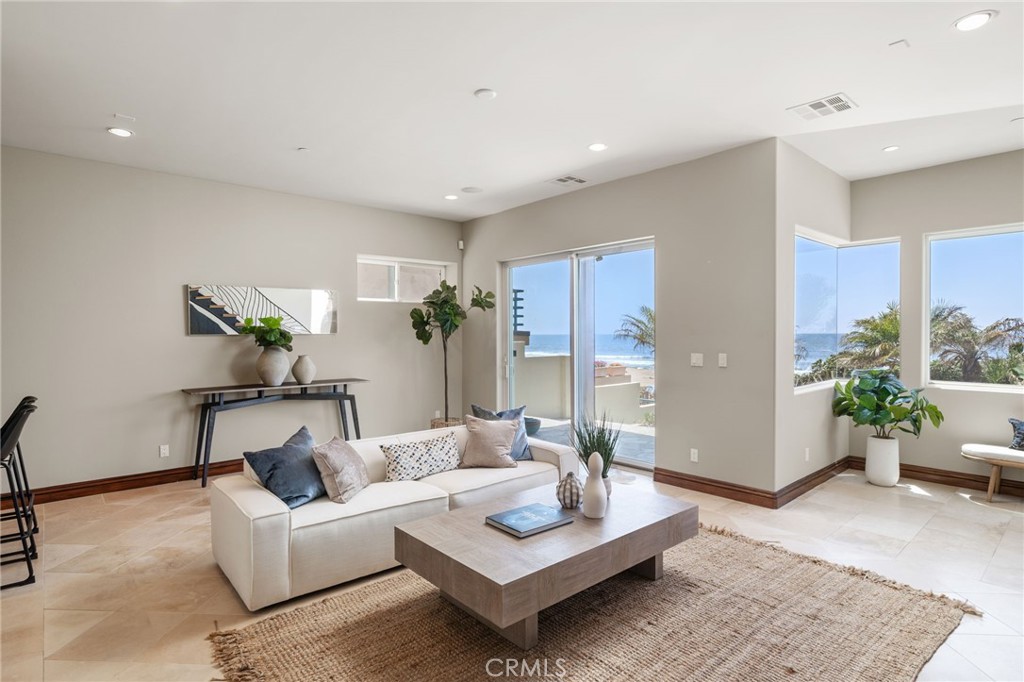 4308 The Strand
