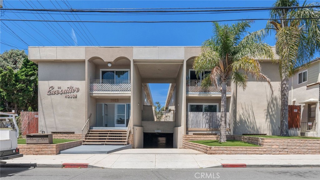1625 Maple Ave is a well-maintained 12-unit apartment building located in the desirable El Segundo submarket. This property offers an excellent unit mix of (12) 2-bed/2-bath units, several of which have been remodeled over the years to maintain modern standards. The two-story building spans 13,458 square feet on an 11,427 square foot lot, providing ample living space and essential amenities.
With a CAP Rate of 4.23%, an attractive price per square foot of $412, and a price per unit of $462,500, this property represents a compelling financial investment opportunity. The building includes a parking garage with space for 24 cars and a shared laundry room for tenant convenience.
Situated in the highly-regarded El Segundo Unified School District, 1625 Maple Ave holds appeal for families and professionals alike. Its prime location offers easy access to vibrant downtown El Segundo, with a variety of restaurants, shops, and entertainment options nearby. Additionally, the property is less than a 10-minute drive from the beach and LAX, offering residents excellent accessibility to major attractions and transportation hubs.
