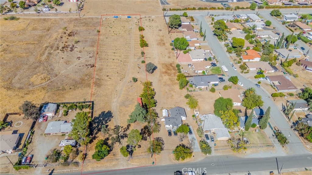 Solera (SLRA) - Land