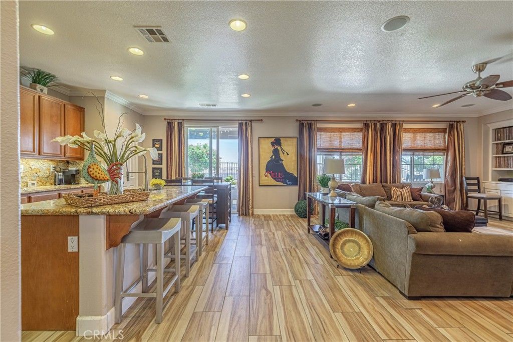 listing image 130723919923559685762