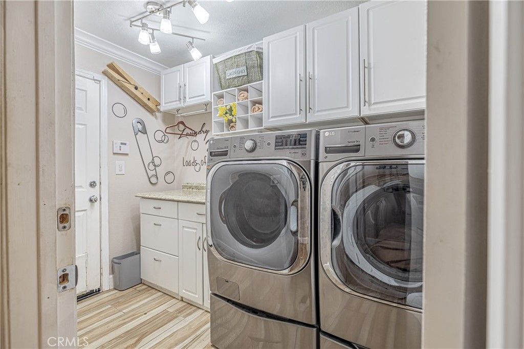 listing image 130729787748695023161