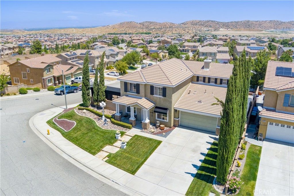 listing image 130729436622853953867