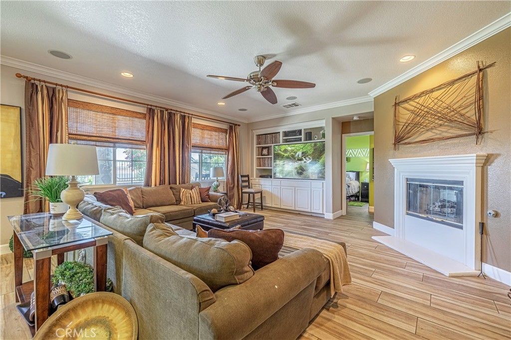 listing image 130720711836145655583