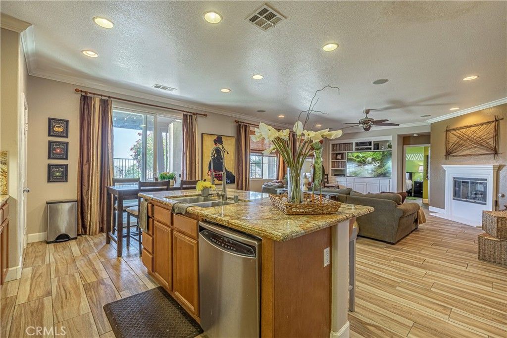 listing image 130724511839514406022