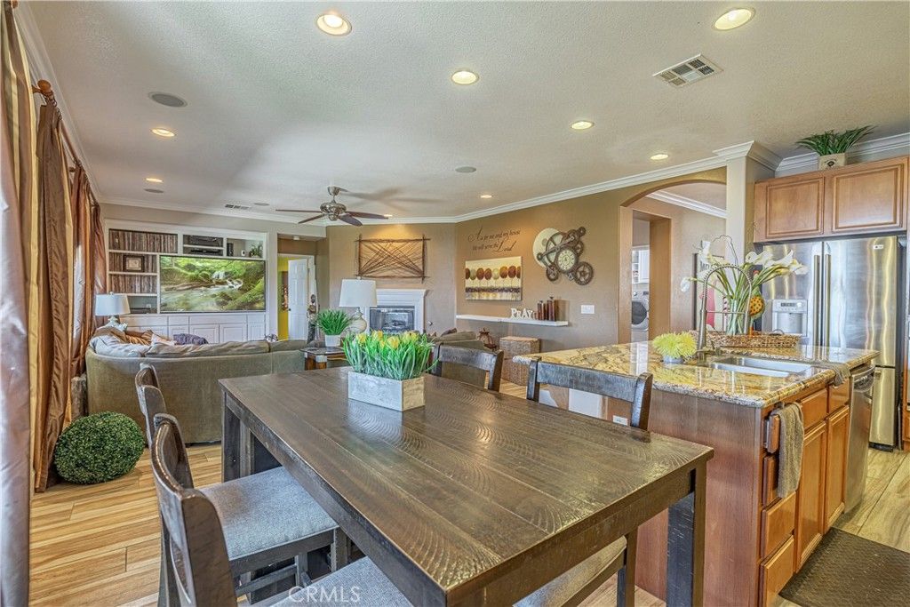 listing image 130724632909522276442