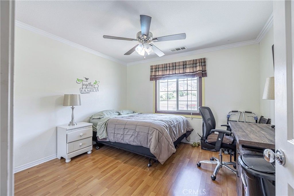listing image 130720059553201829354