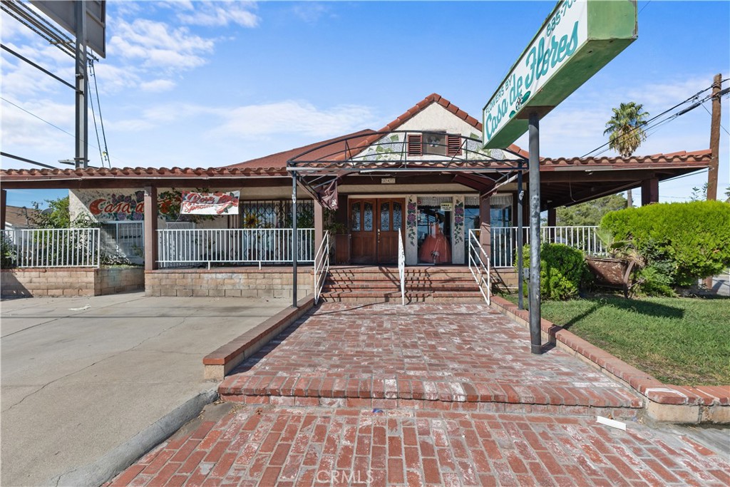 Charming Flower Shop on Prime Corner Lot – Established Business with Over 50 Years of Success!
Located in the heart of the city, this thriving flower shop has been a beloved staple for over five decades. Positioned on a prominent corner lot, the building boasts excellent visibility with large glass windows all around, flooding the space with natural light and offering an inviting atmosphere to customers. The shop features a welcoming double-door entry and an open floor plan with plenty of display areas perfect for showcasing floral arrangements, gifts, and more. The shop includes a display freezer to keep arrangements fresh, and a dedicated bridal suite ideal for fittings and consultations. A step-down leads to a spacious work area with a second large freezer for flower storage, providing a perfect setup for handling large orders and events. In addition to 4 regular parking spaces and 1 handicap-accessible spot, the shop is conveniently located near ample on-street parking, making it easily accessible for customers. This is a rare opportunity to acquire a well-established, successful business in a prime central location.