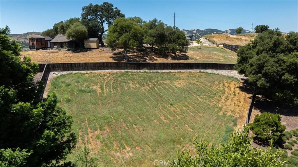 Great lot to build a custom home that could provide amazing views! Nearly 17,000sf flag lot. Cul-de-sac location in The Highlands, desirable neighborhood of beautiful custom built homes. Full city service connections to the lot. Close to schools, shopping, and walking trails. Just minutes from downtown Paso Robles. And easy access to 101!