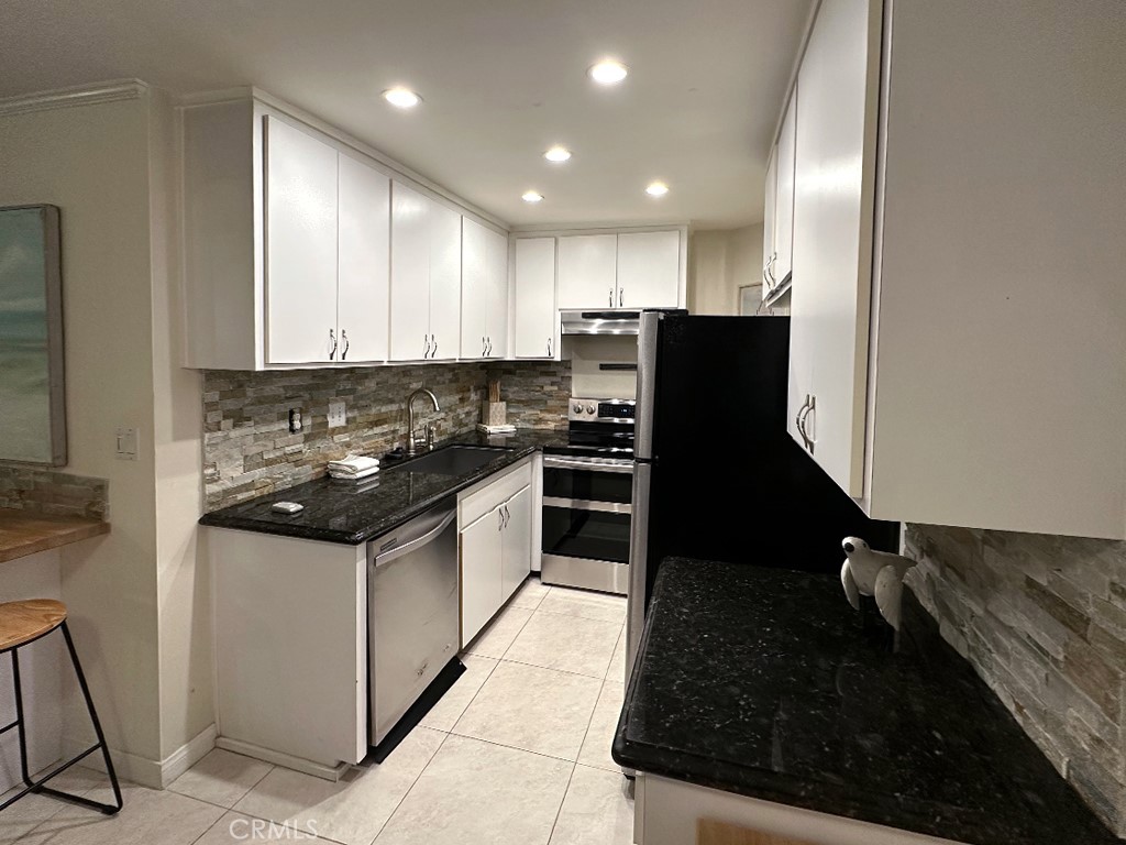 1108 Camino Real 409