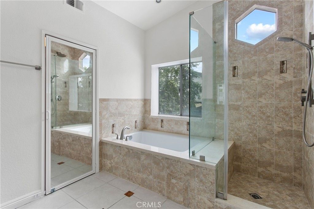 listing image 130723783304747130723