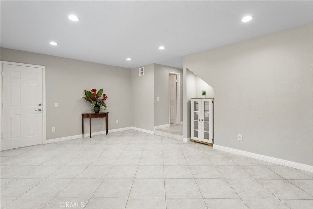 listing image 130729244279033836870