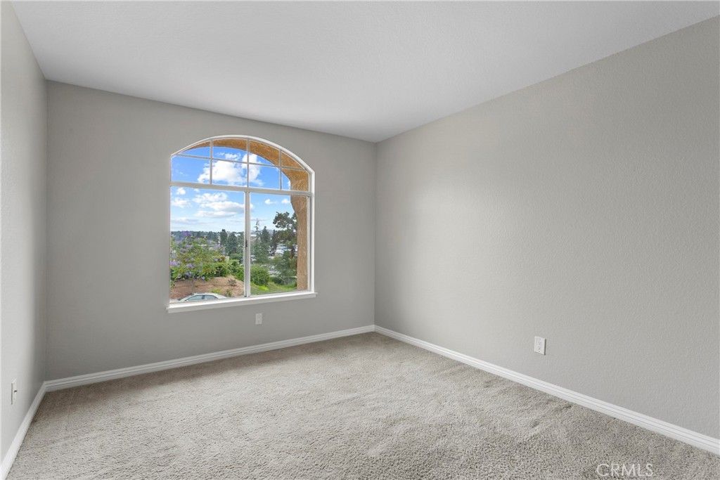 listing image 130724766336483527749
