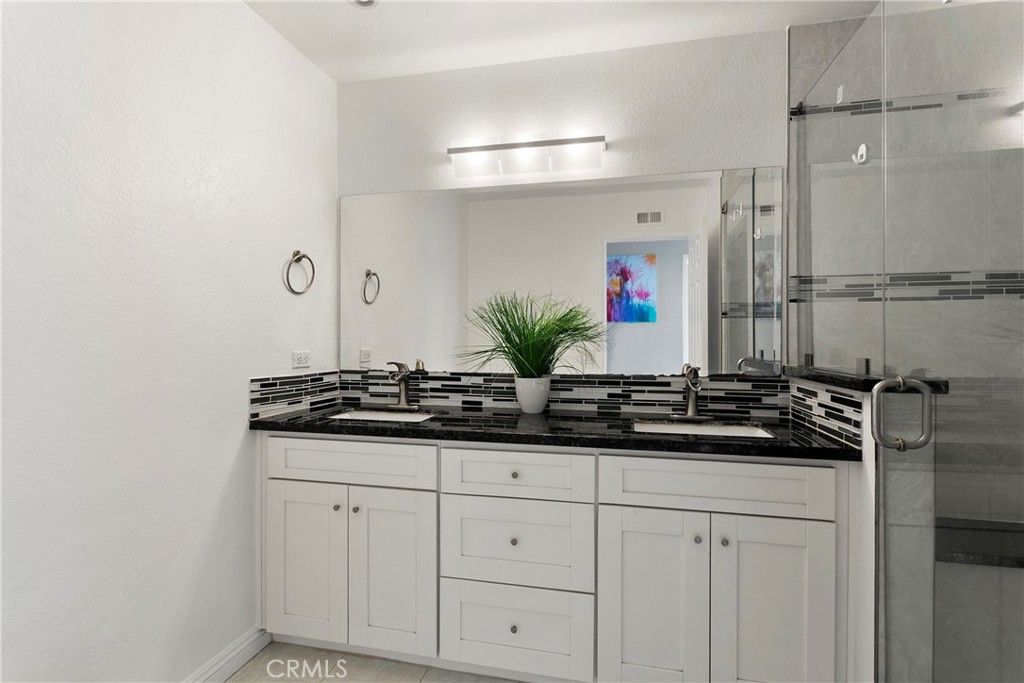 listing image 130729631420144779953