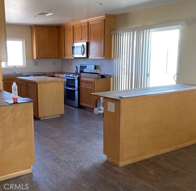 10645 E Avenue R12