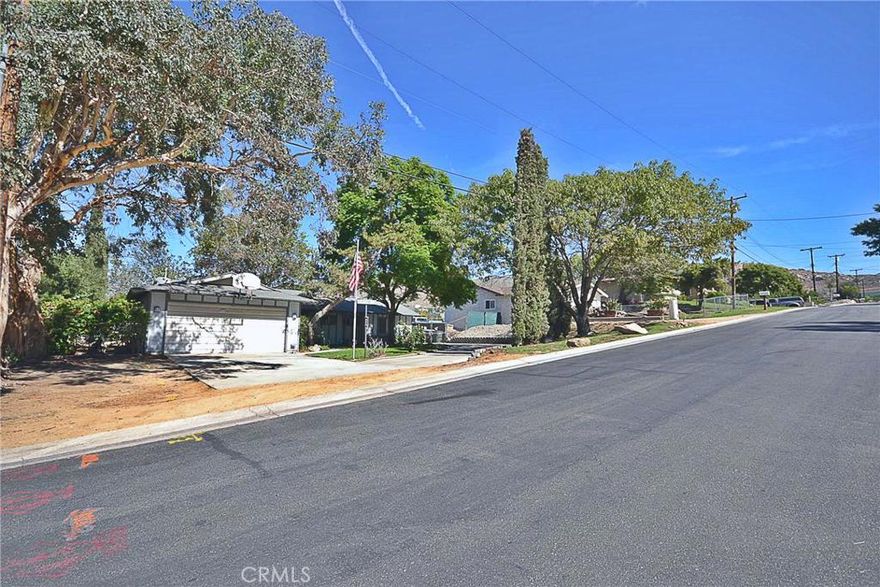 Nice 3 bed 2 bath home with a large lot.