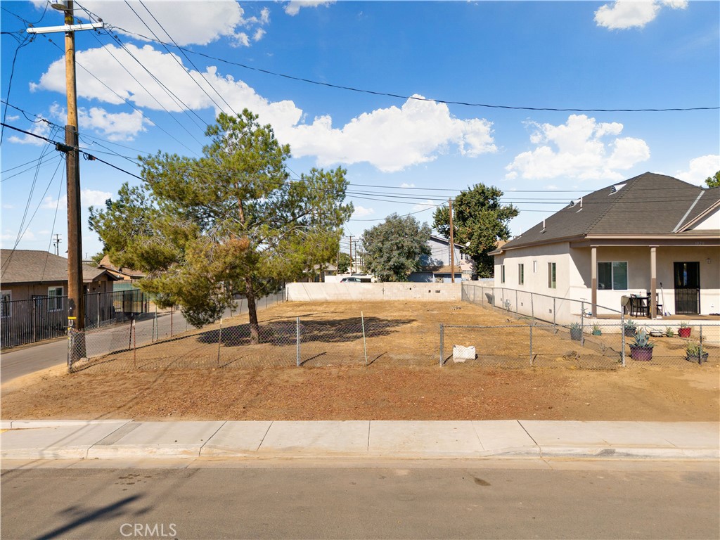 Welcome to this prime R4 zoned lot, perfect for your next residential development project! This spacious parcel offers ample opportunities for creating a vibrant community, and the potential for multi-dwelling units. This R4 lot provides a unique opportunity to develop high-density housing in a sought-after location. Whether you envision stylish townhouses, modern apartments, or a combination of both, the possibilities are endless. Don't miss your chance to invest in this promising piece of real estate!