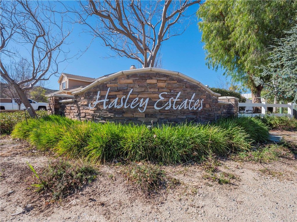 listing image 130720487313626101183