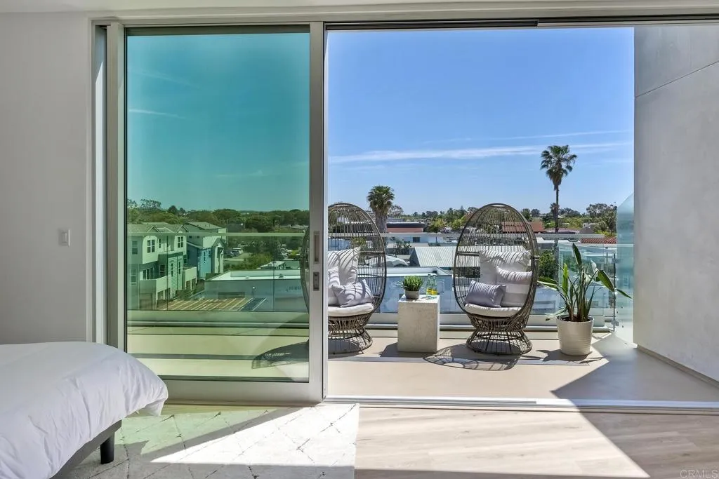 Carlsbad, California 92008, United States, 3 Bedrooms Bedrooms, ,4 BathroomsBathrooms,Residential,Contingent,154441