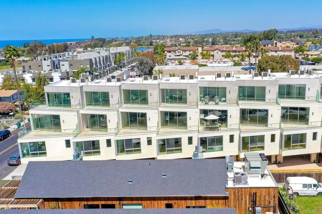 Carlsbad, California 92008, United States, 3 Bedrooms Bedrooms, ,4 BathroomsBathrooms,Residential,Contingent,154441