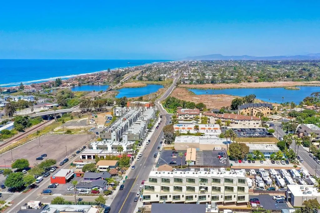 Carlsbad, California 92008, United States, 3 Bedrooms Bedrooms, ,4 BathroomsBathrooms,Residential,Contingent,154441