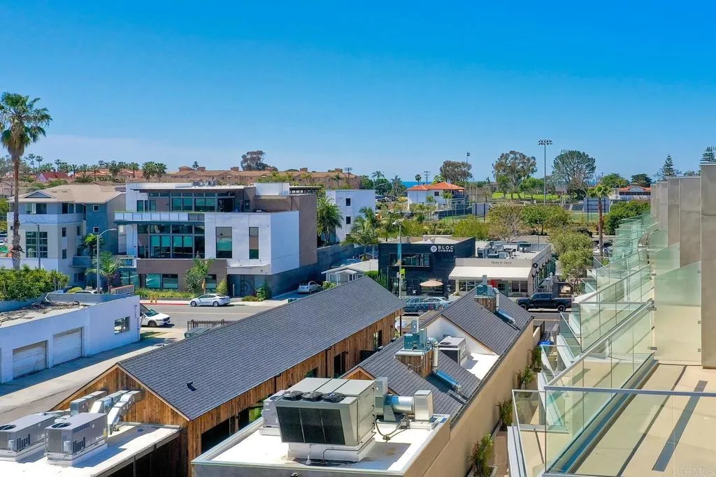 Carlsbad, California 92008, United States, 3 Bedrooms Bedrooms, ,4 BathroomsBathrooms,Residential,Contingent,154441