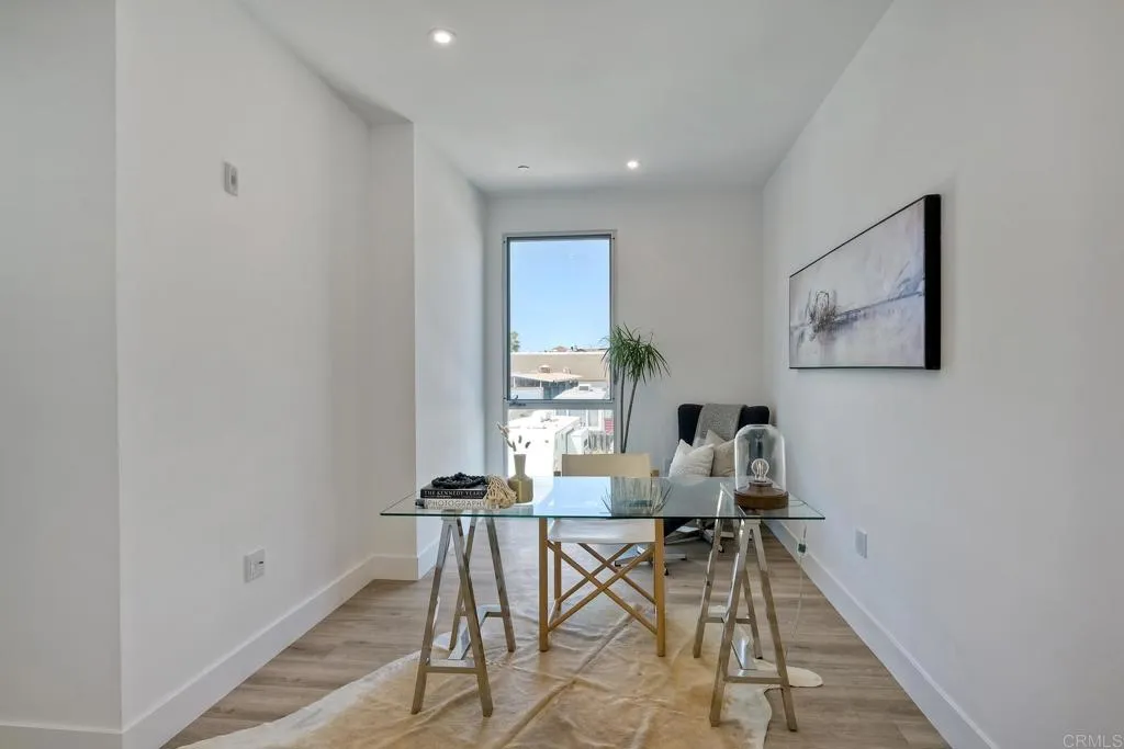 Carlsbad, California 92008, United States, 3 Bedrooms Bedrooms, ,4 BathroomsBathrooms,Residential,Contingent,154441