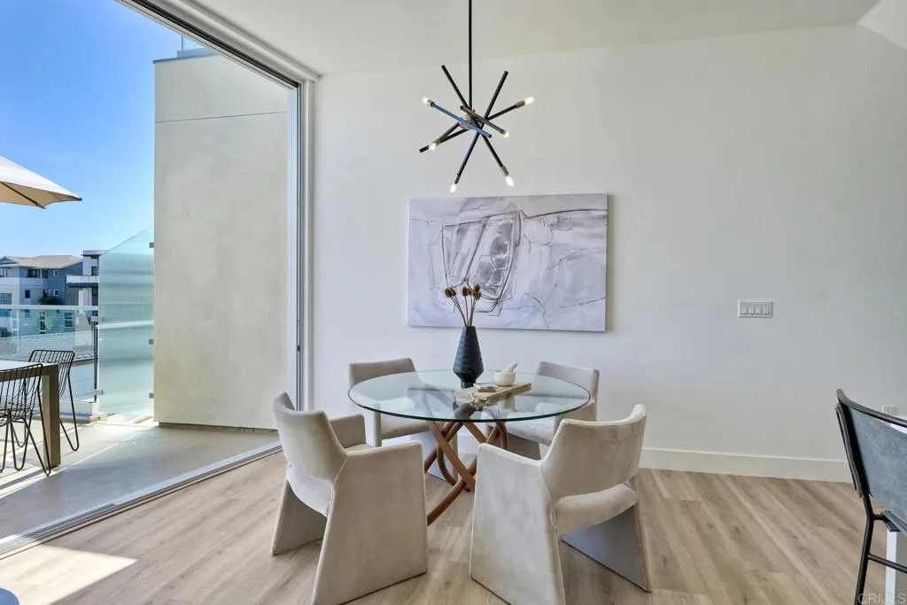 Carlsbad, California 92008, United States, 3 Bedrooms Bedrooms, ,4 BathroomsBathrooms,Residential,Contingent,154441