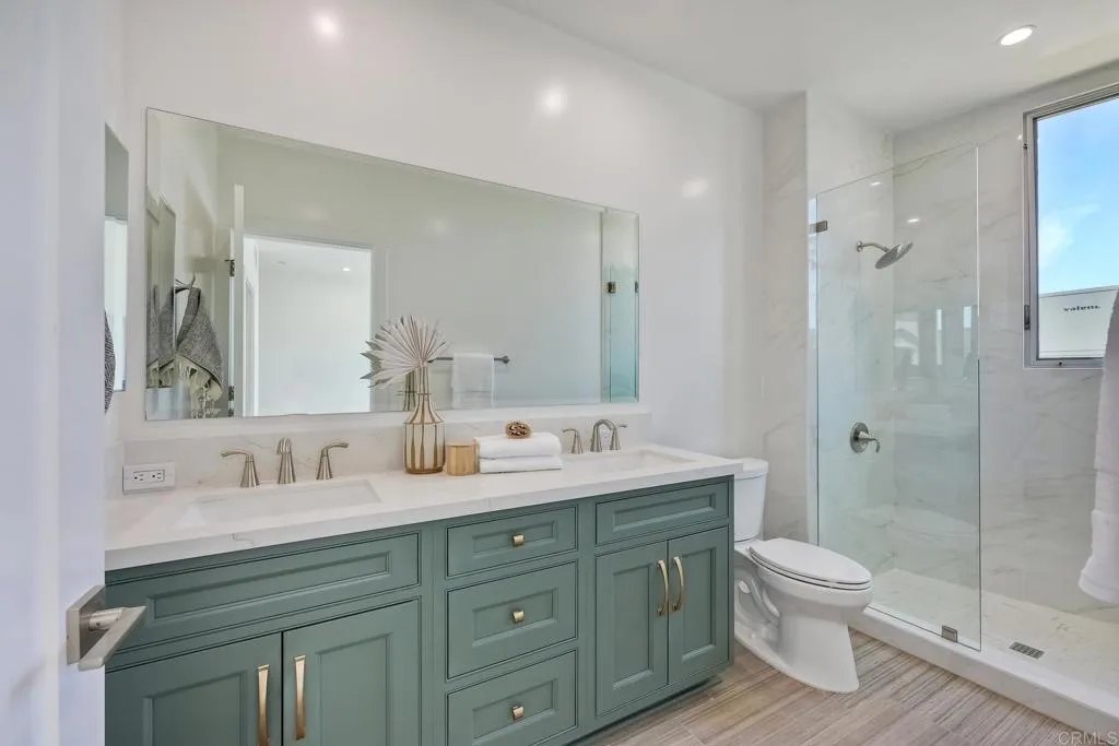 Carlsbad, California 92008, United States, 3 Bedrooms Bedrooms, ,4 BathroomsBathrooms,Residential,Contingent,154441