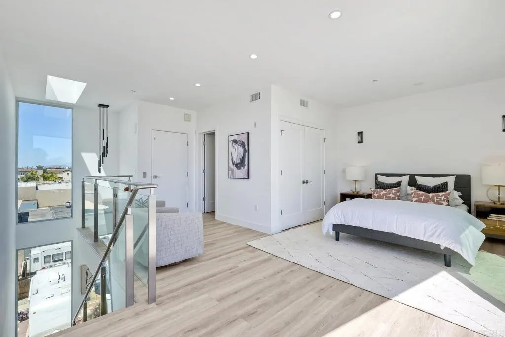 Carlsbad, California 92008, United States, 3 Bedrooms Bedrooms, ,4 BathroomsBathrooms,Residential,Contingent,154441