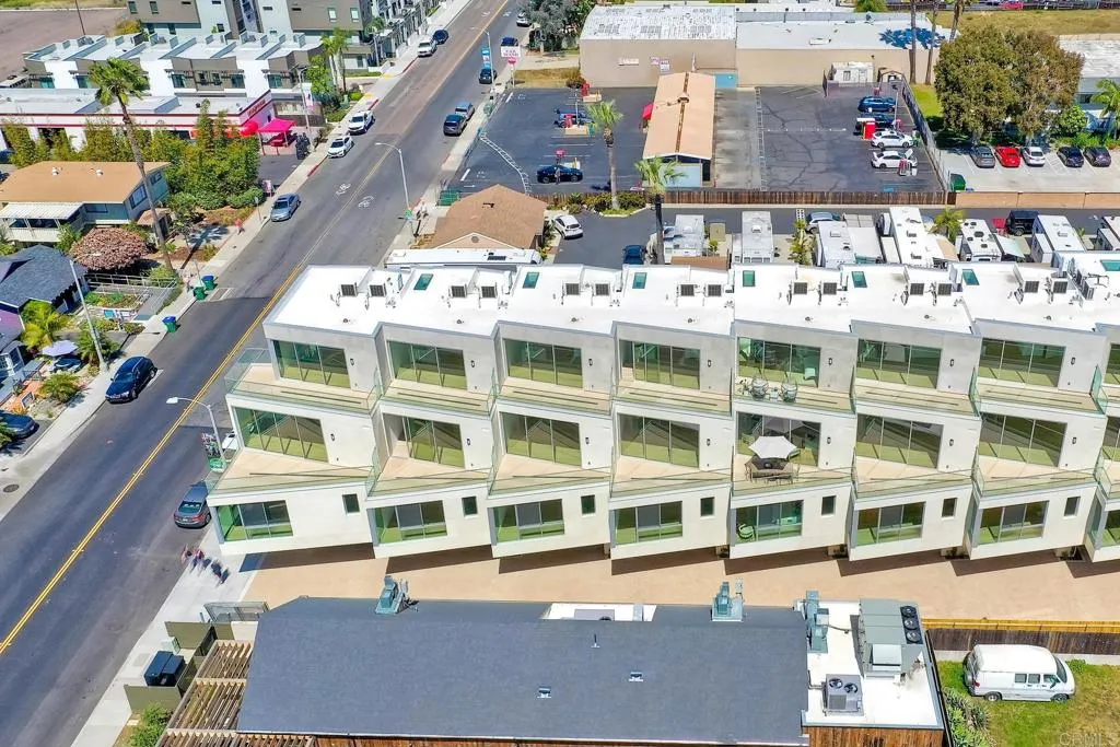 Carlsbad, California 92008, United States, 3 Bedrooms Bedrooms, ,4 BathroomsBathrooms,Residential,Contingent,154441