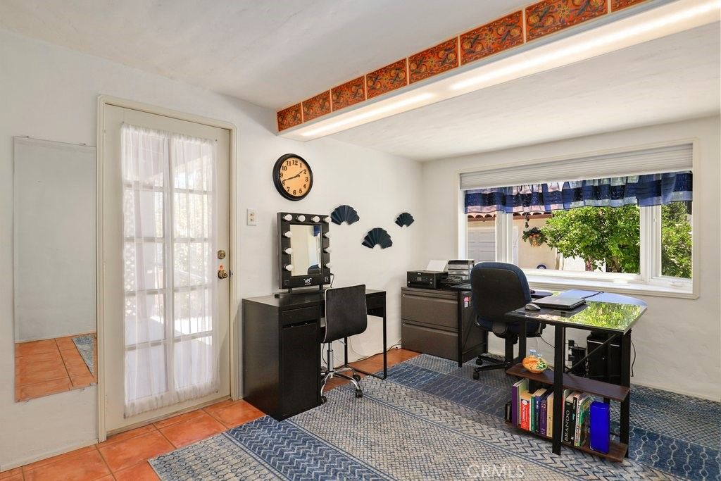 listing image 130722369320470658543