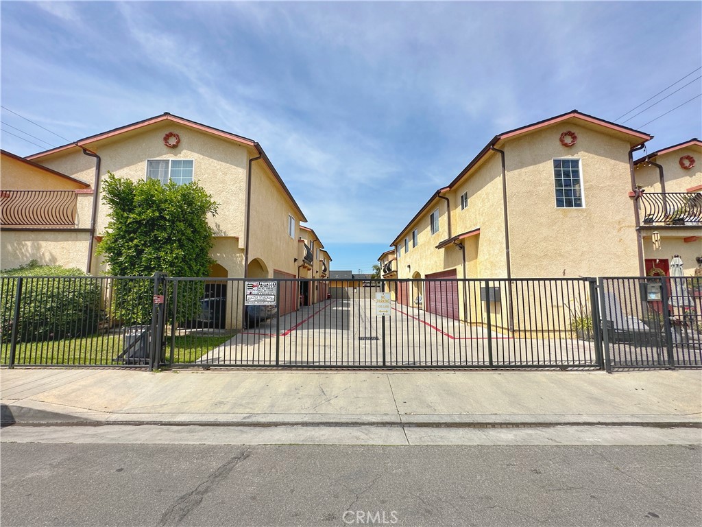 View Maywood, CA 90270 townhome