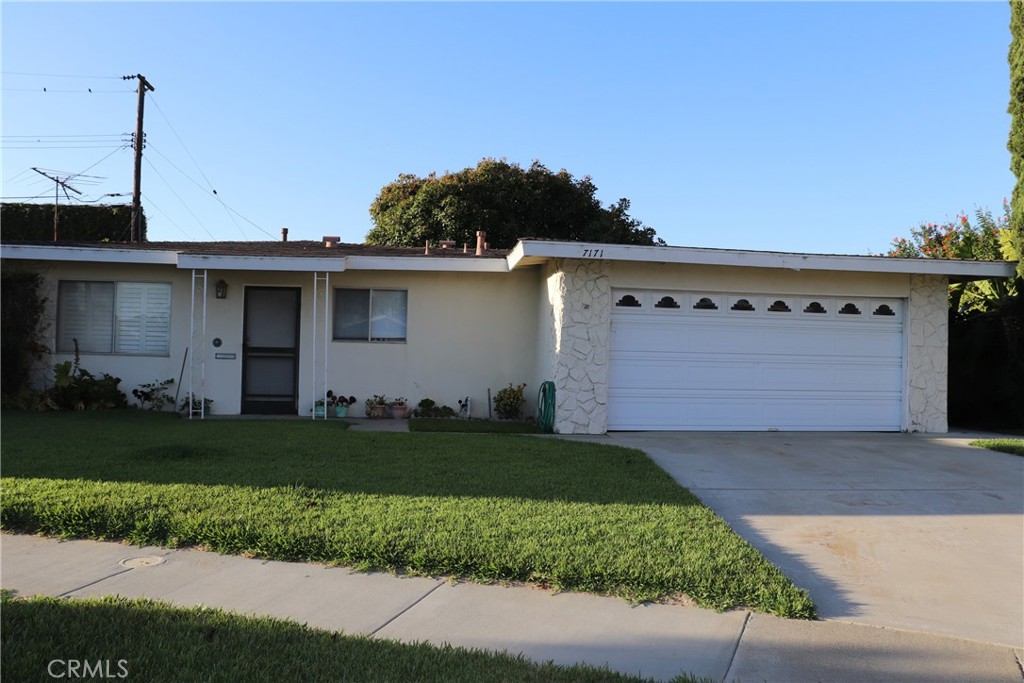 View Huntington Beach, CA 92647 house