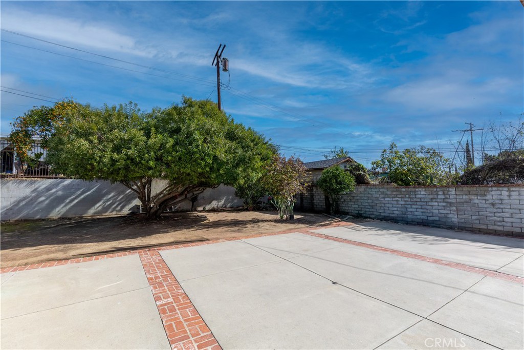 11044 Borden Avenue