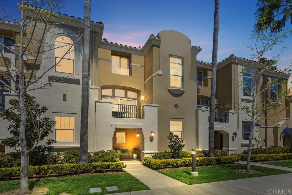 View San Diego, CA 92106 townhome