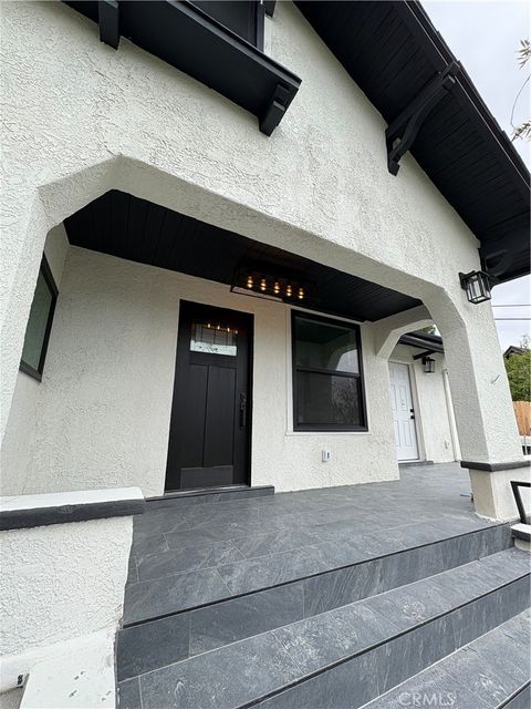 Photo of 401 W Avenue 37 Ave, Los Angeles, CA 90065 (MLS # DW25056357) Photo of 401 W Avenue 37 Ave, Los Angeles, CA 90065 (MLS # DW25056357)