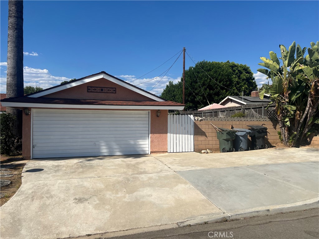 623 E Navilla Place