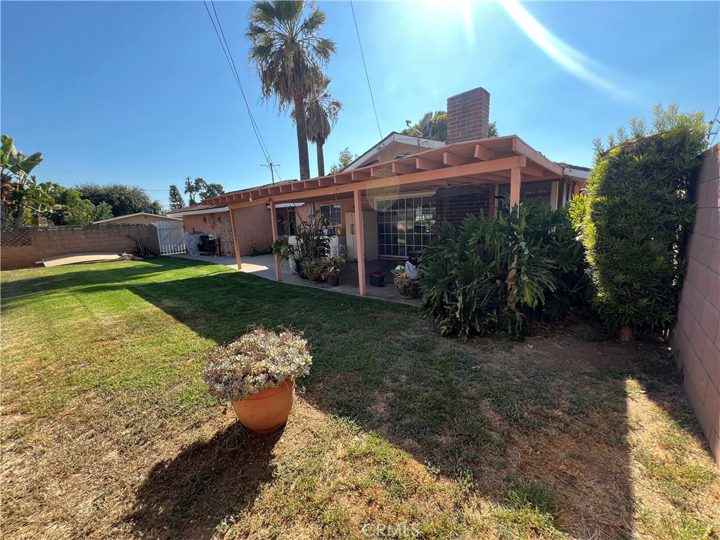 623 E Navilla Place