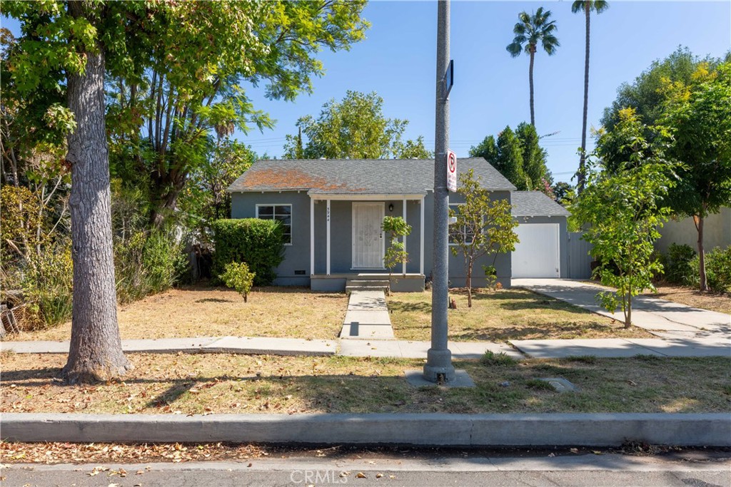 5944 Lasaine Avenue