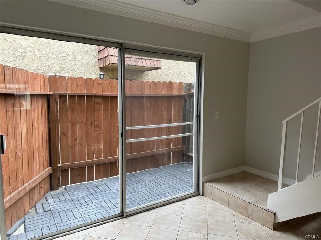 Photo 7 of 8 of 919 N Inglewood Avenue 16 condo