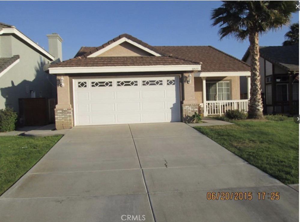 Main image without alt text