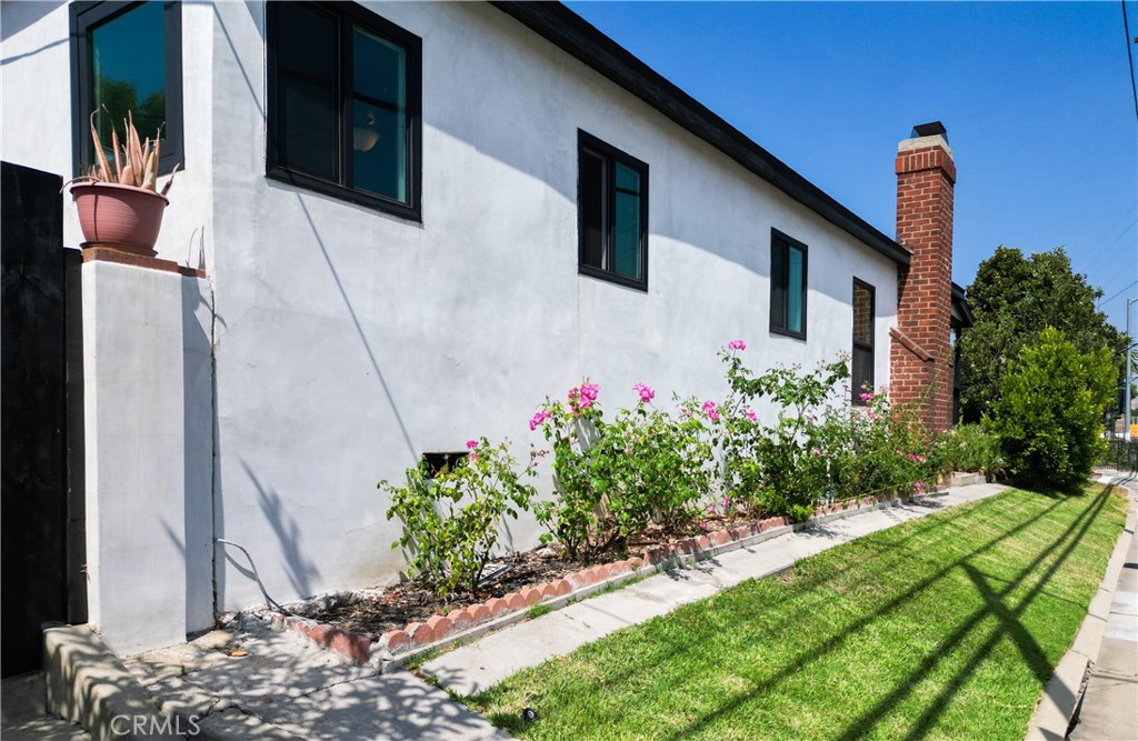 Properties 3 2500 Aurora Terrace