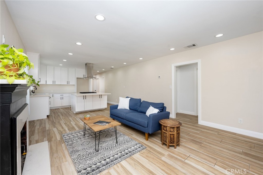 Properties 4 2500 Aurora Terrace