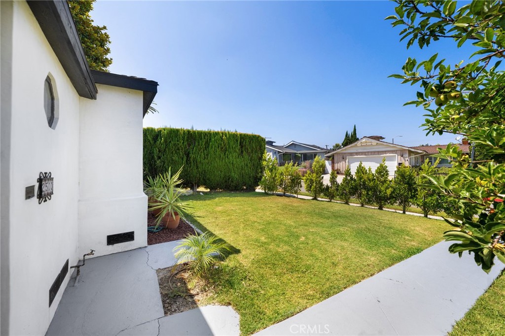 Properties 2 2500 Aurora Terrace