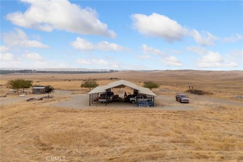 A home in Arvin