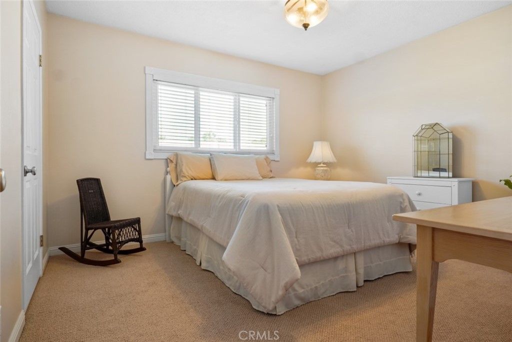 listing image 130725433353806494730