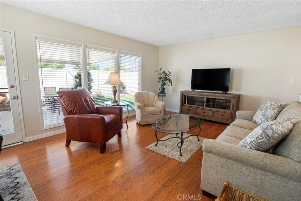 listing image 130728974710559343569