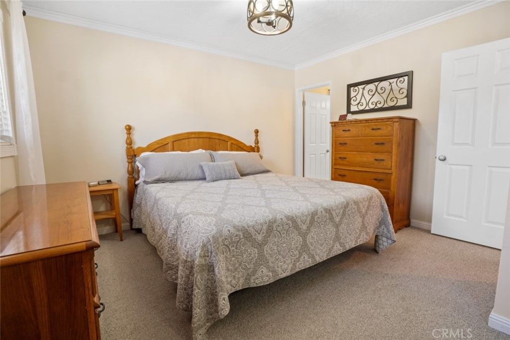 listing image 130723452285602222608